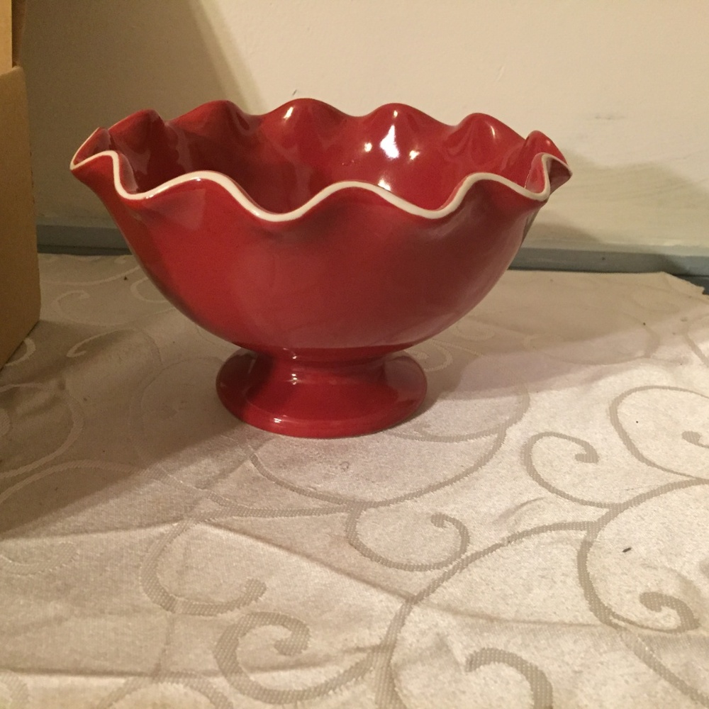 Longaberger 2005 Be My Valentine Ruffled Bowl - Picture 2 of 6